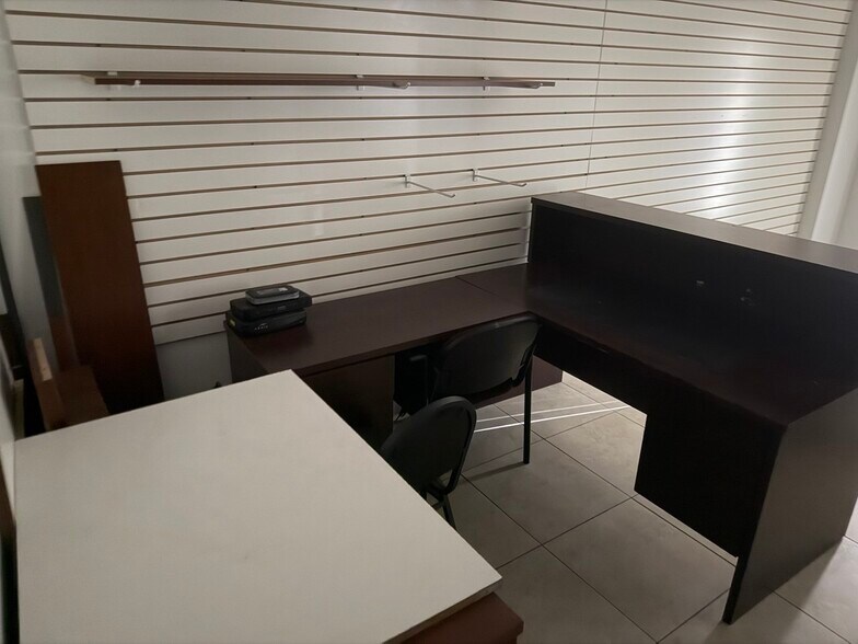 More Photos Of 2740-2764 NW 112th Ave, Doral Warehouse For Lease