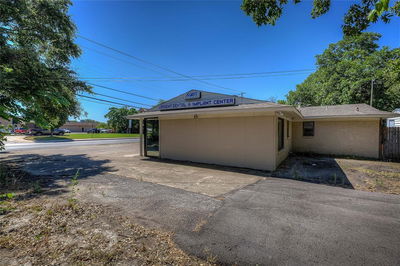 More Photos Of 737 Irby Ln, Irving Medical For Sale