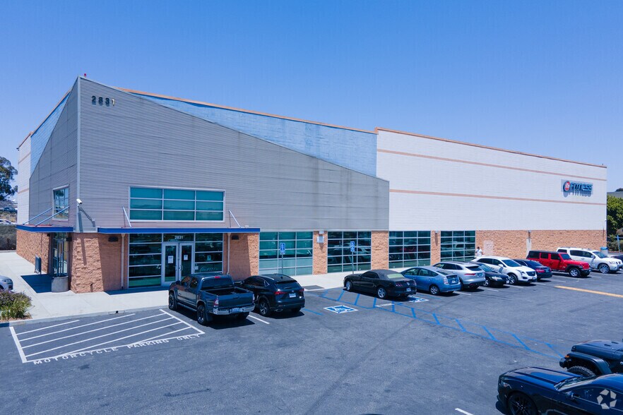 More Photos Of 2831 W 120th St, Hawthorne Health Club For Lease