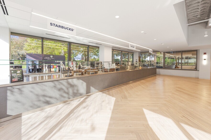 More Photos Of 425 N Martingale Rd, Schaumburg Office For Lease