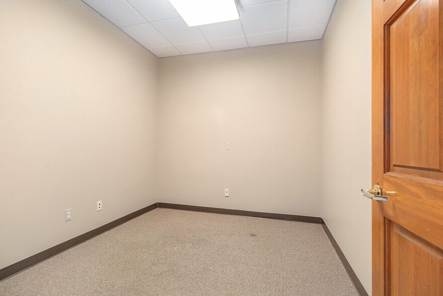 More Photos Of 27332 Woodward Ave, Royal Oak Office Residential For Lease