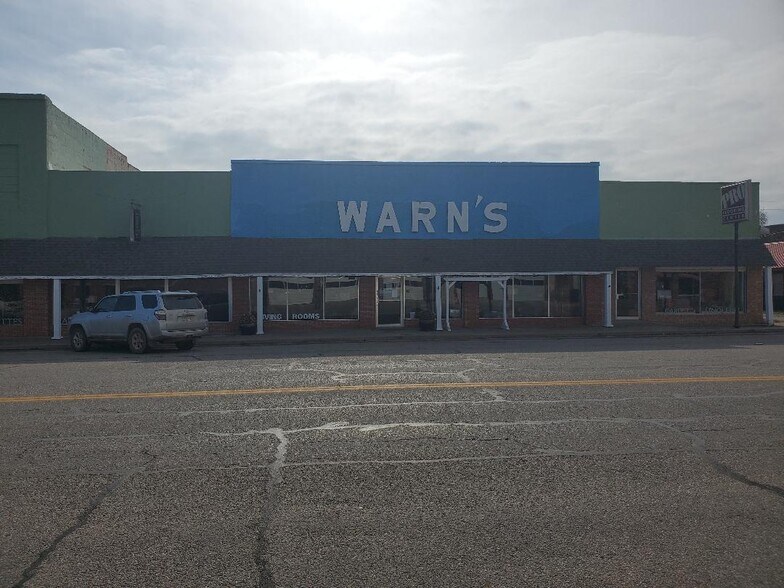 More Photos Of 507 Broadway St, Okemah Department Store For Sale