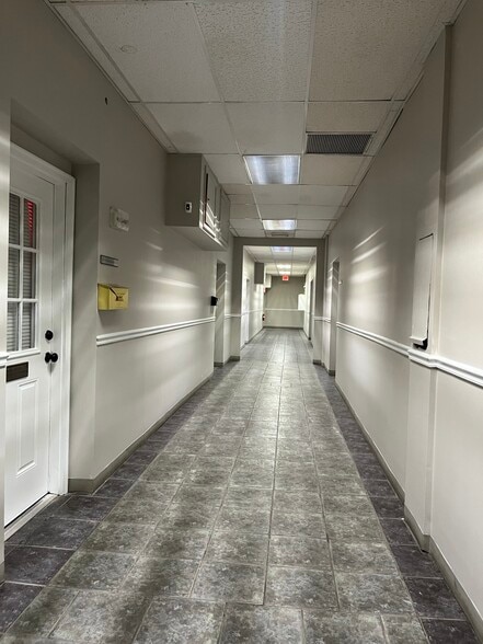 More Photos Of 3605 Woodhead Dr, Northbrook Office For Lease