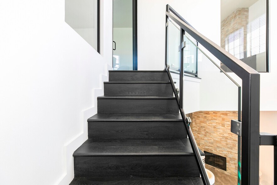 More Photos Of 207 W Alameda Ave, Burbank Office For Sale