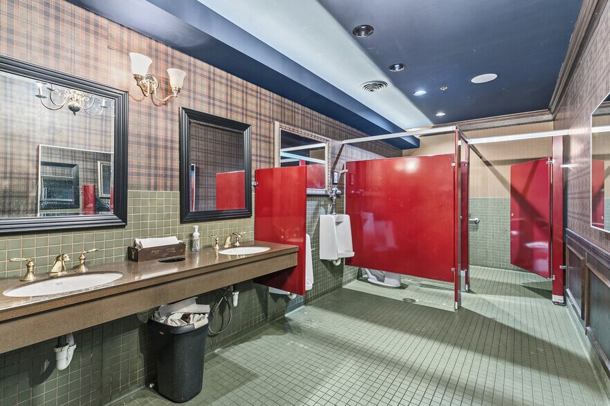 More Photos Of 2501 & 2519 Marshall St NE, Minneapolis Restaurant For Sale