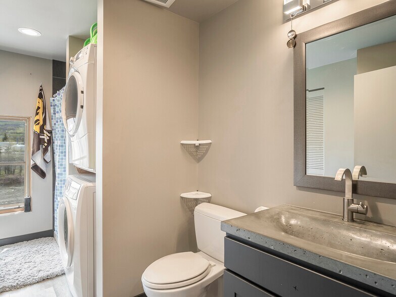 More Photos Of 1900 Bridge Ln, Steamboat Springs Showroom For Sale