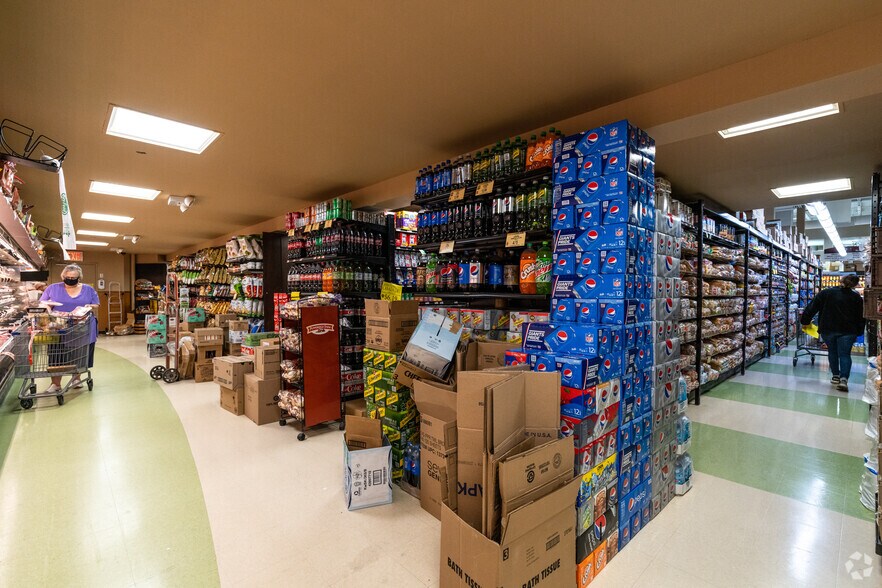 More Photos Of 163-30 Cross Bay Blvd, Howard Beach Supermarket For Sale