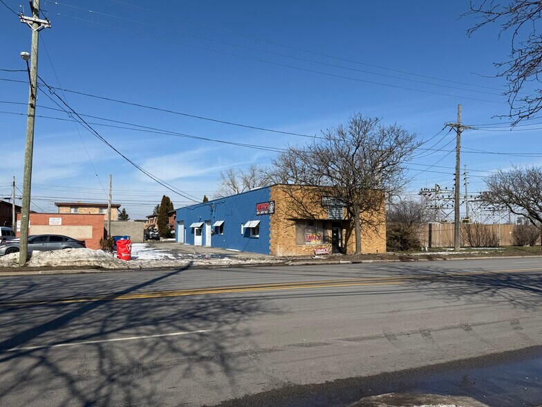 Primary Photo Of 16321 Rockside Rd, Maple Heights Freestanding For Sale