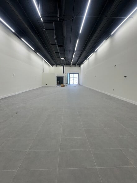 More Photos Of 10401-10409 Quail Roost Dr, Miami Service For Lease
