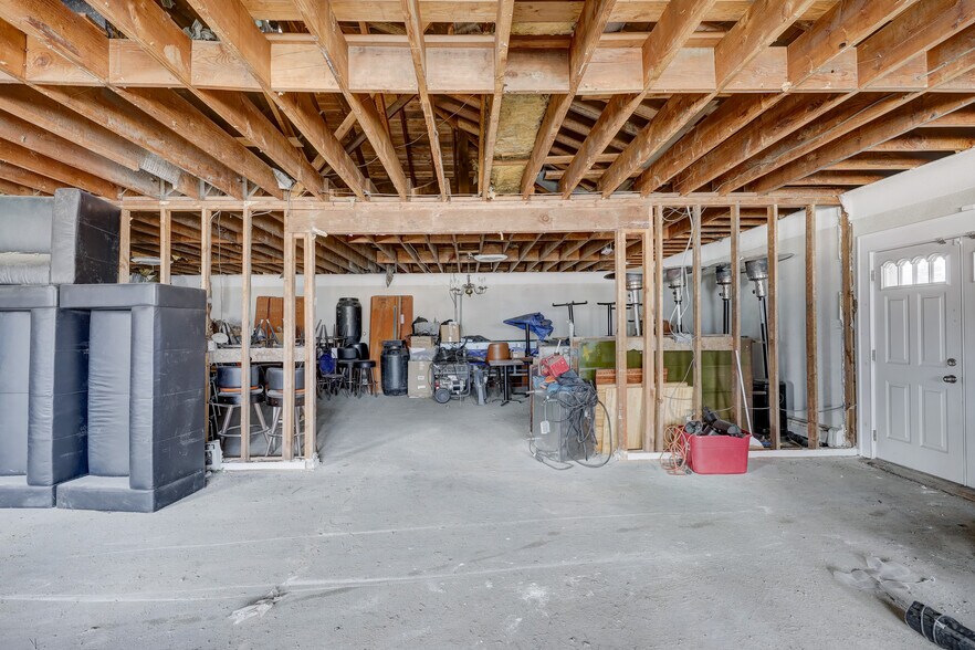 More Photos Of 23919 John R Rd, Hazel Park Freestanding For Sale