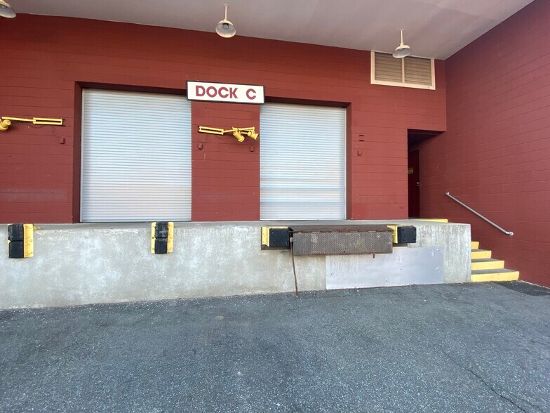 More Photos Of 130 Hamilton St, New Haven Warehouse For Lease