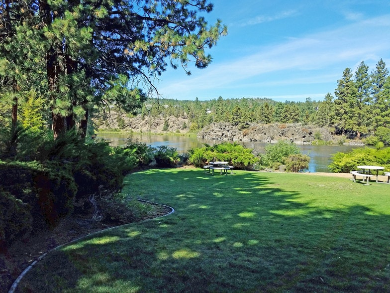 More Photos Of 2445 NE Division St, Bend Loft Creative Space For Lease