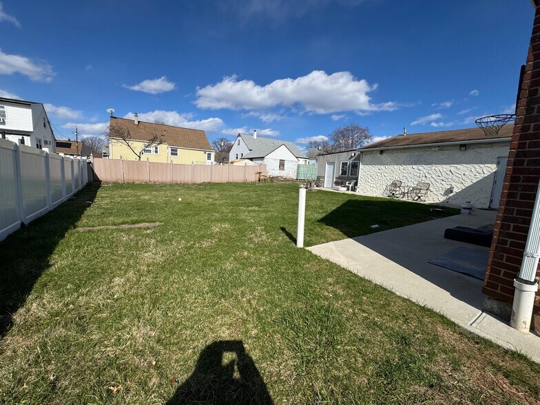 More Photos Of 800 Green St, Iselin Storefront Retail Residential For Sale