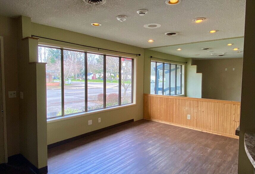 More Photos Of 333 NW 3rd Ave, Canby Office For Lease
