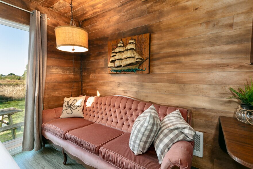 More Photos Of 2013 State Route 105, Grayland Hotel For Sale