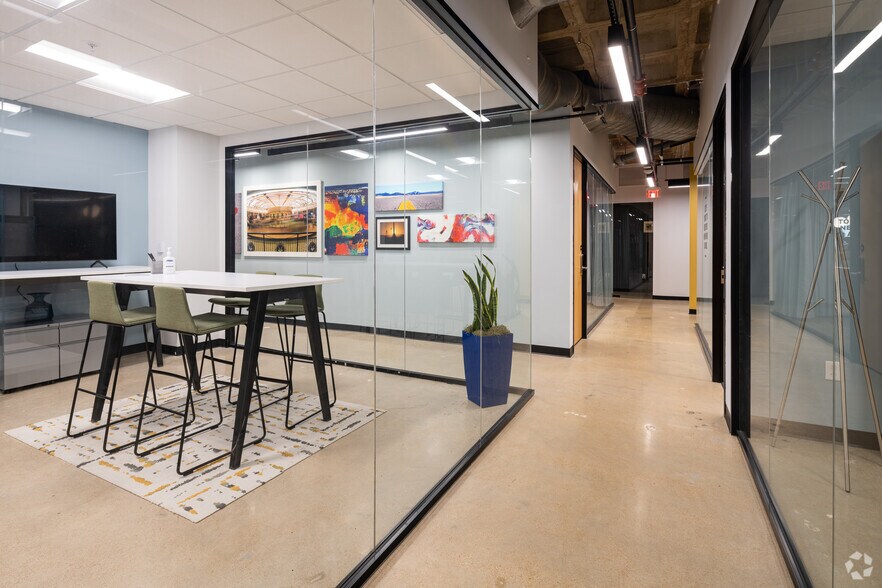 More Photos Of 4625 Lindell Blvd, Saint Louis Office For Sale