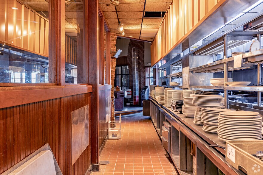 More Photos Of 700 Six Flags Dr, Arlington Restaurant For Lease