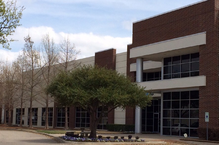 More Photos Of 1645 Wallace Dr, Carrollton Warehouse For Lease