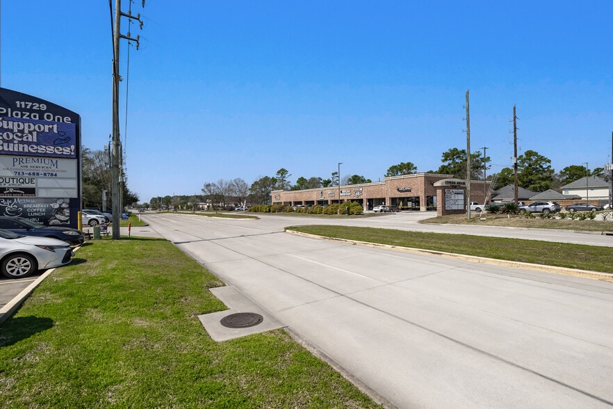 More Photos Of 11715 Spring Cypress Rd, Tomball Storefront For Lease