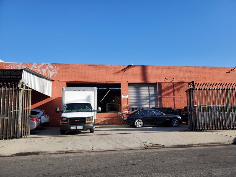 More Photos Of 219 E 32nd St, Los Angeles Warehouse For Lease