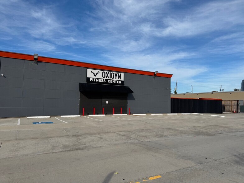 More Photos Of 5900 Schumacher Ln, Houston Auto Repair For Lease