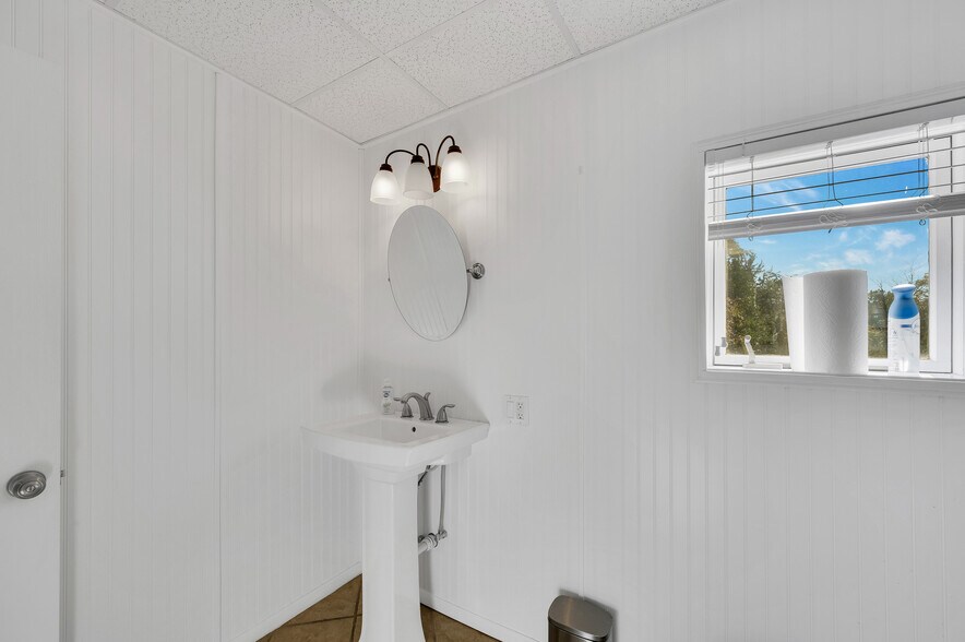 More Photos Of 1813 Main St, Blakely Office For Sale