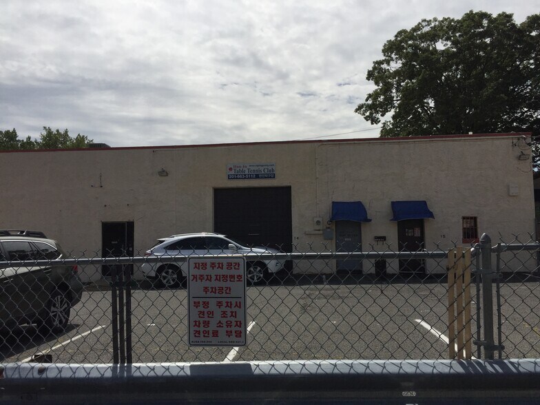 More Photos Of 426 Bergen Blvd, Palisades Park Light Distribution For Lease