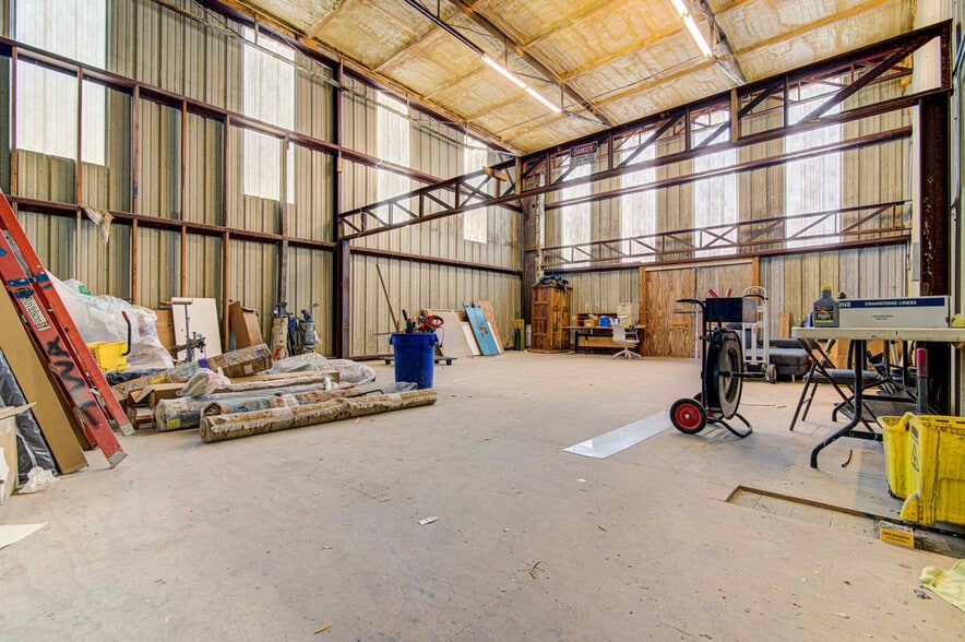 More Photos Of 5206 Beacon Dr, Austin Warehouse For Lease