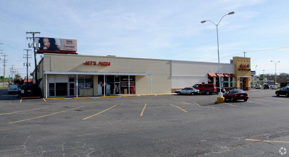 More Photos Of 301-325 N Clippert St, Lansing Unknown For Lease