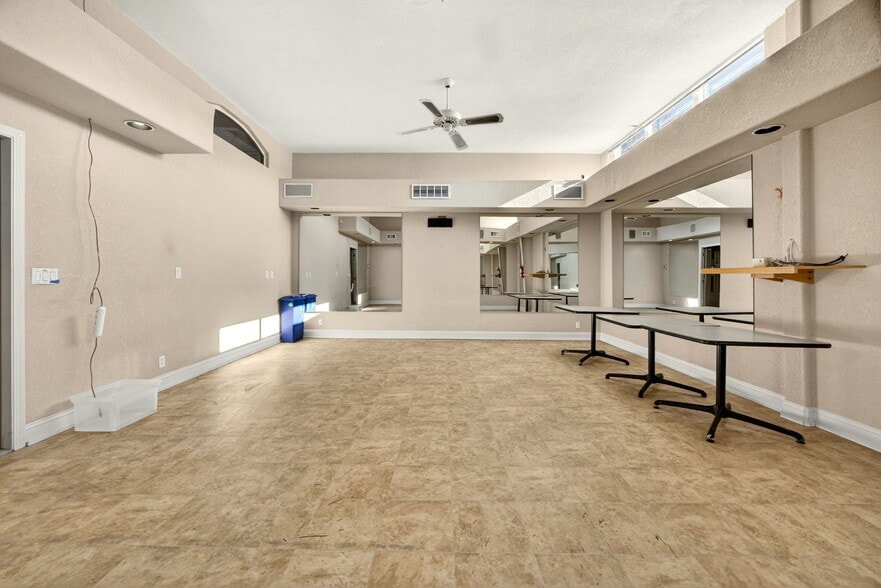 More Photos Of 3100 Merriman Rd, Medford Light Distribution For Sale