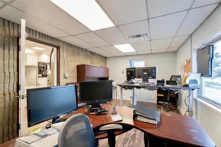 More Photos Of 965 Old Glass rd, Wallaceburg General Retail For Sale