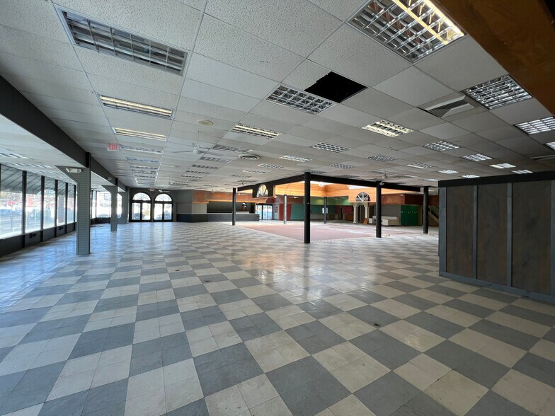 More Photos Of 221 South St, Oyster Bay Freestanding For Sale