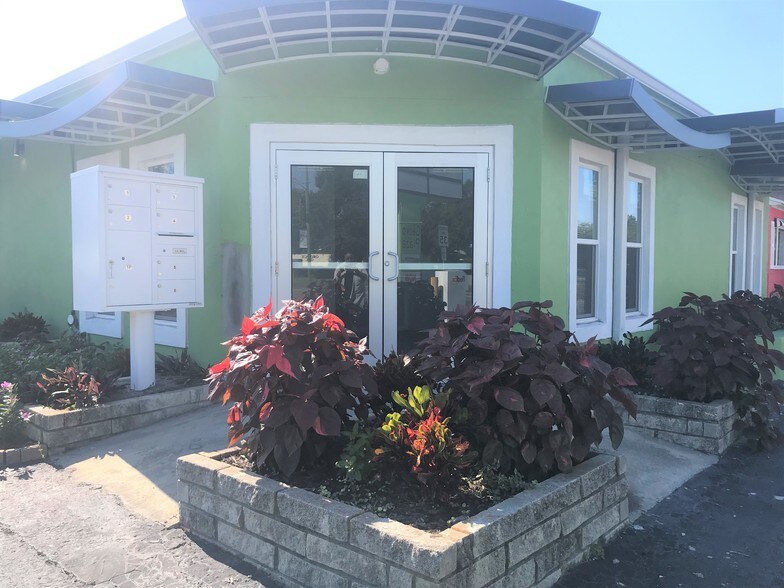 More Photos Of 5702 Gulfport Blvd S, Gulfport Office For Lease