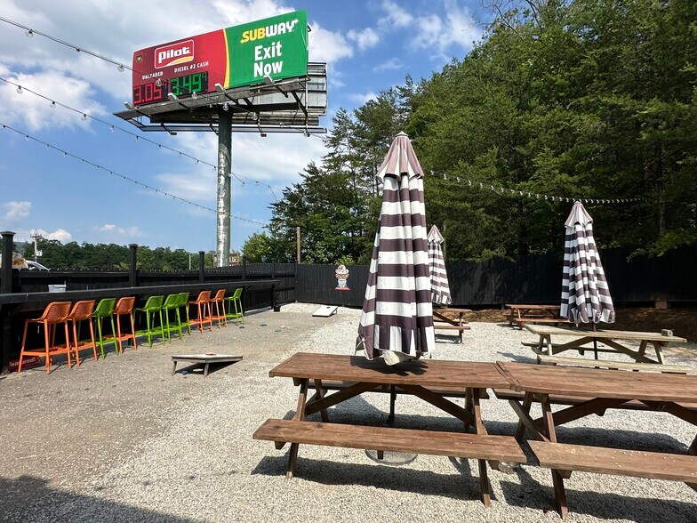 More Photos Of 277 Luther Seiber Blvd, Pioneer Restaurant For Sale