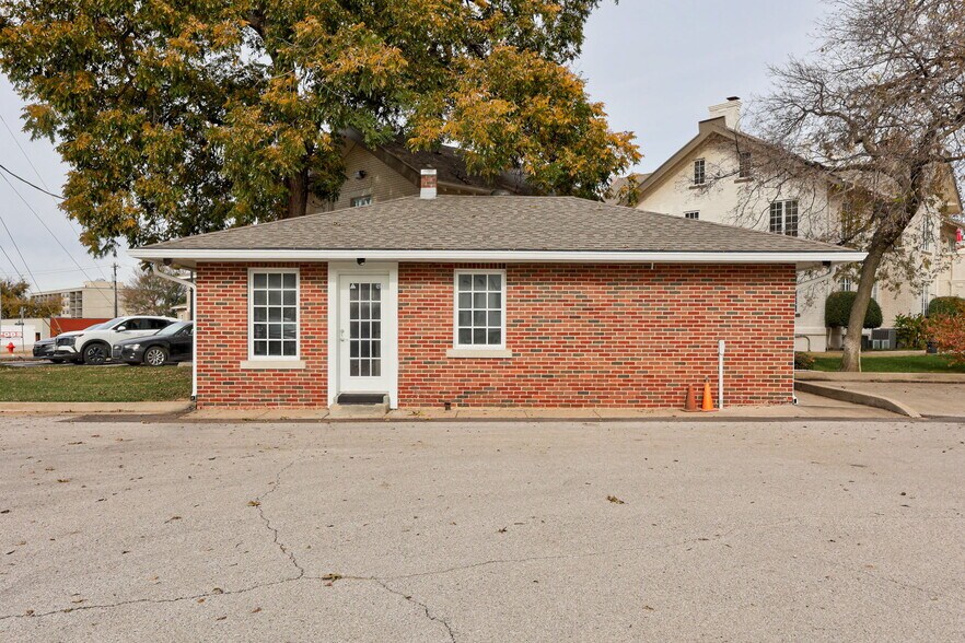 More Photos Of 1319 N Classen Dr, Oklahoma City Office For Lease