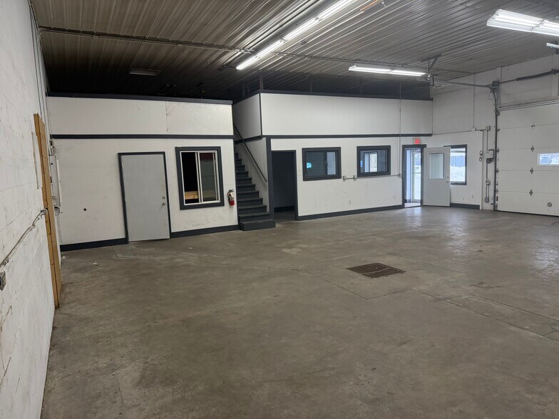 More Photos Of 3407 E Hamilton Ave, Eau Claire Auto Repair For Lease
