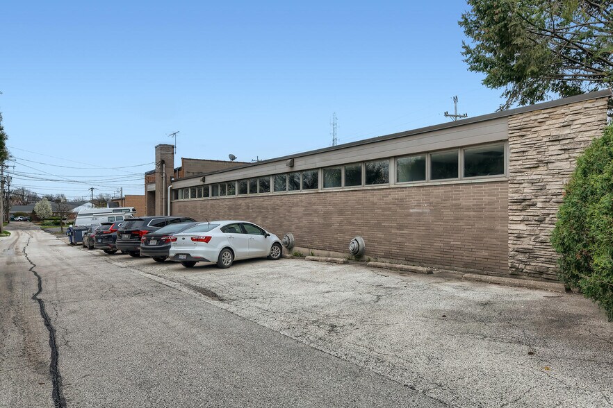 More Photos Of 1800 E Northwest Hwy, Arlington Heights Office For Lease