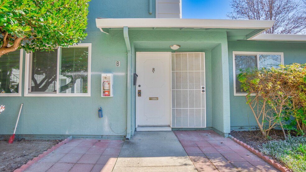 More Photos Of 1093 Del Rio Circle, Concord Apartments For Sale