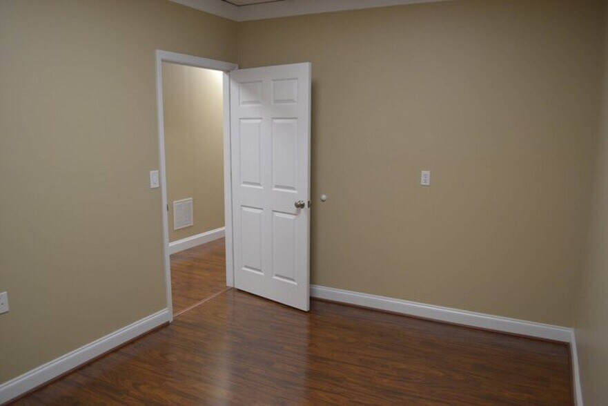 More Photos Of 29 Crestview Dr, Dunlap Loft Creative Space For Sale