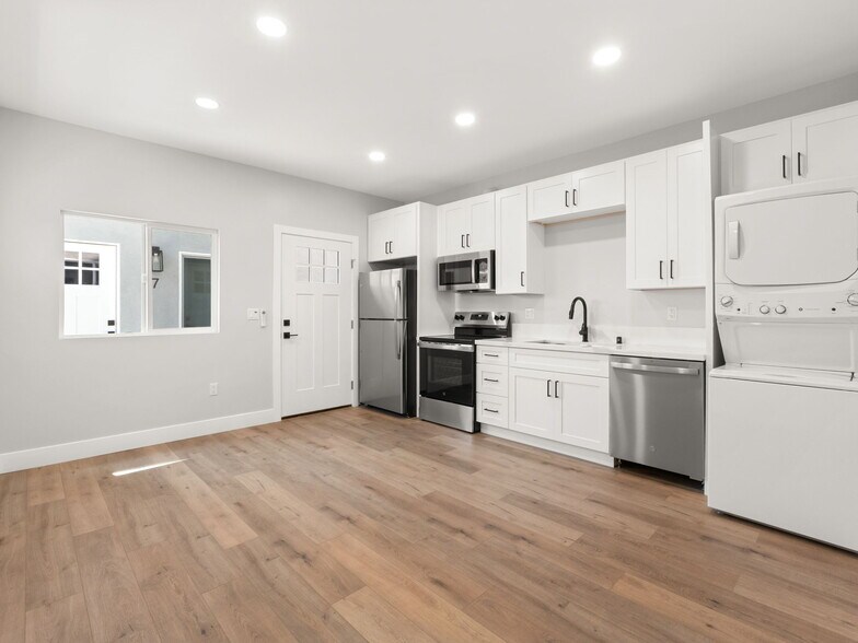 More Photos Of 438 Denby St, San Diego Apartments For Sale