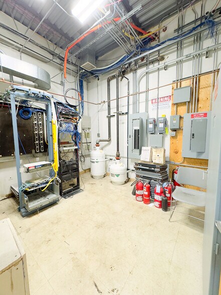 More Photos Of 1400 S Wolf Rd, Wheeling Office For Sale