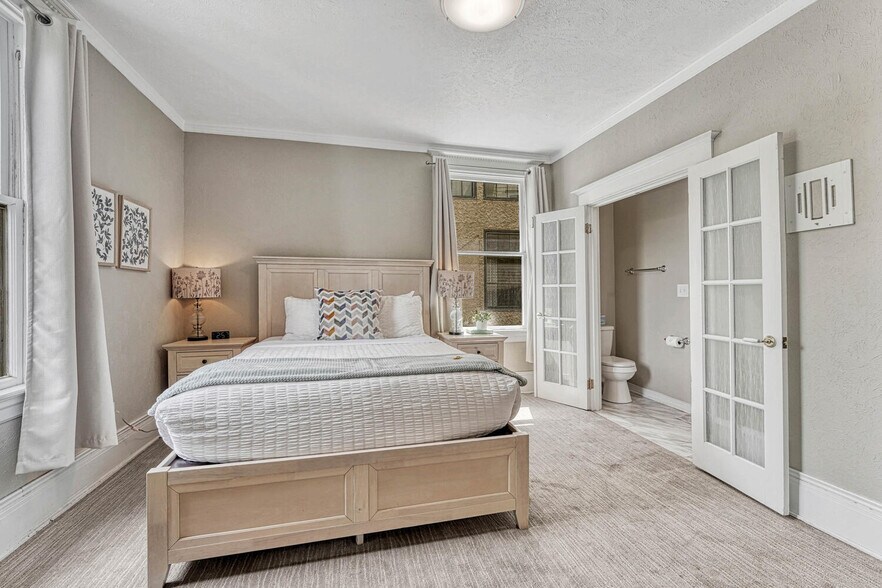 More Photos Of 6 Boulder Crescent St, Colorado Springs Hotel For Sale