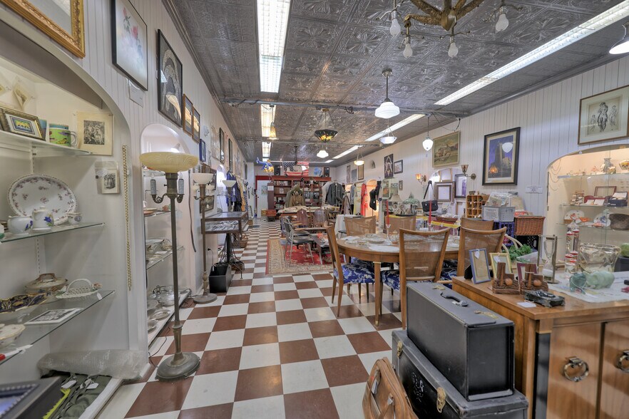 More Photos Of 511 Warren St, Hudson Storefront Retail Residential For Sale