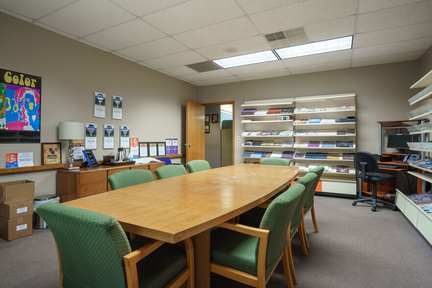 More Photos Of 611 S Mobberly Ave, Longview Flex For Sale