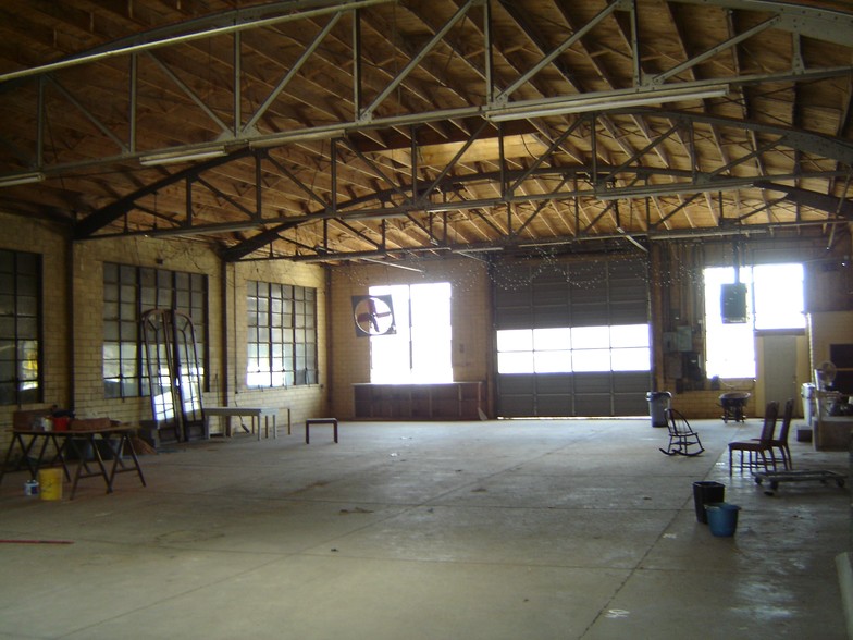 More Photos Of 200 E 4th St, Taylor Freestanding For Lease