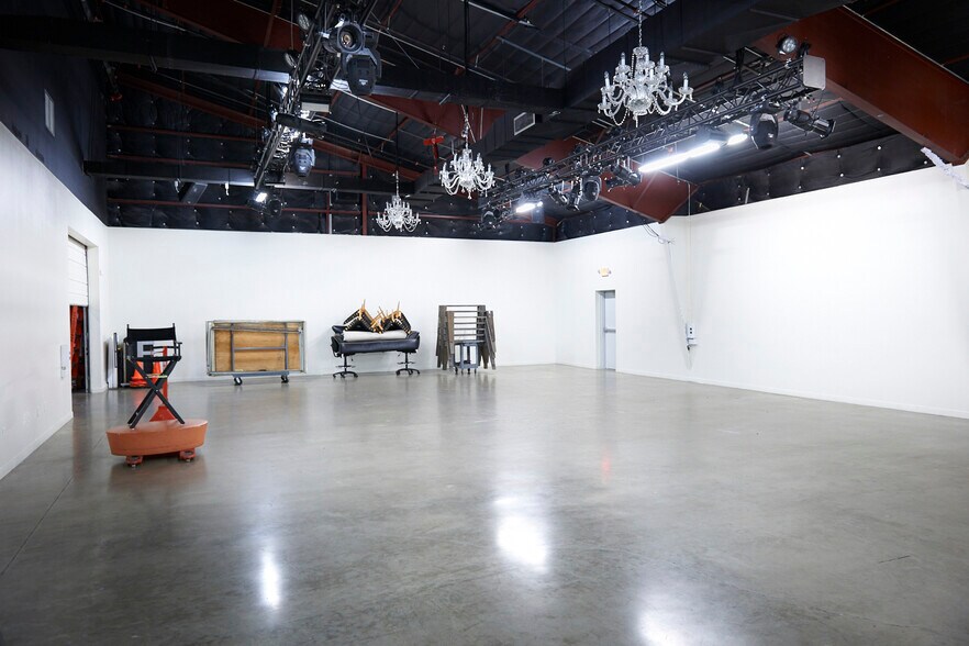 More Photos Of 5226 Elm St, Bellaire Light Distribution For Sale