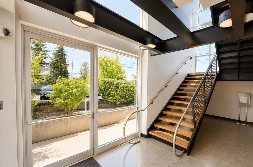 More Photos Of 630 6th St S, Kirkland Office For Lease