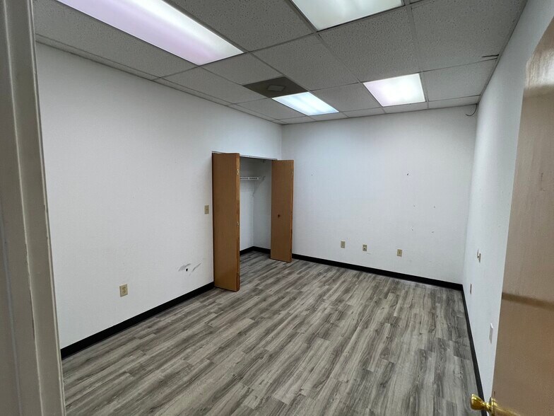 More Photos Of 2514 River Rd, Piedmont Flex For Lease
