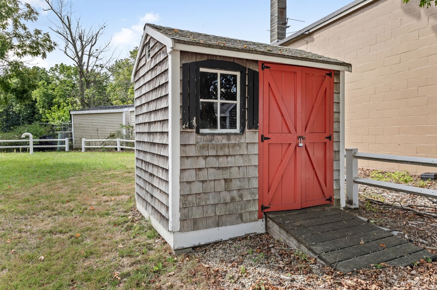 More Photos Of 11 Maple St, West Newbury Office For Sale