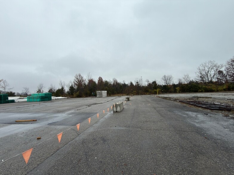 More Photos Of 6702 Enterprise Dr, Louisville Land For Lease